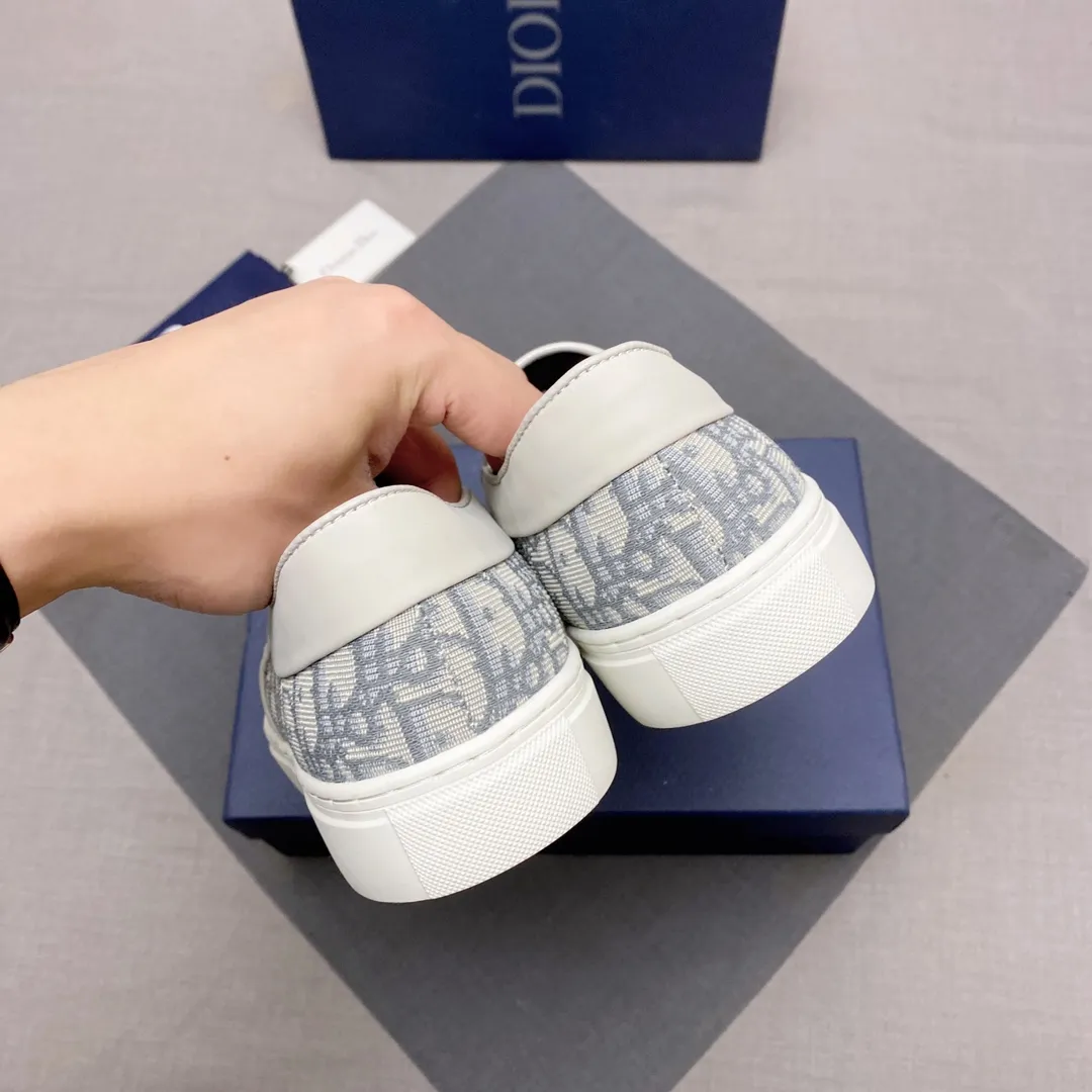 p380, Dior series casual shoes 👟🔥[Dior] Dior's new casual men's shoes are launched in Hong Kong counters. Official website 1:1 production. Original Italian materials. Designed by European and American masters. Perfect shape to create counter quality. Solid color rubber wear-resistant outsole and classic dazzling head! Super versatile and very comfortable. High-end without losing taste, fashionable and novel! ! Absolute focus! Code number: 38-44, three colors available (45 can be customized, cannot be returned or exchanged) No. 005